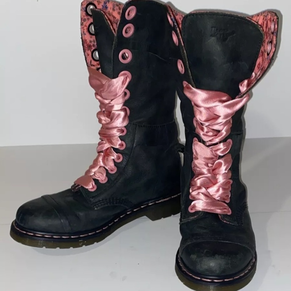 Dr Doc Martens Black 12" Tall Boots Sz 8-8.5 Triumph 1914 Pink Floral Fold Down